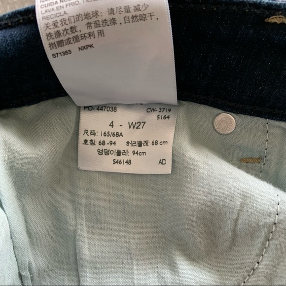 Signature Levi’s Modern Capris - Picture 4 of 6
